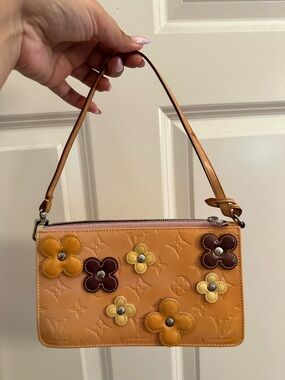 Louis Vuitton golden yellow Vernis Lexington Fleurs Pochette